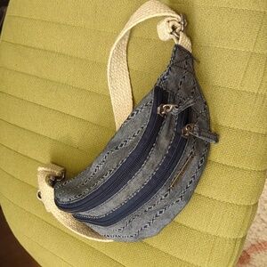 Dakine sling bag purse